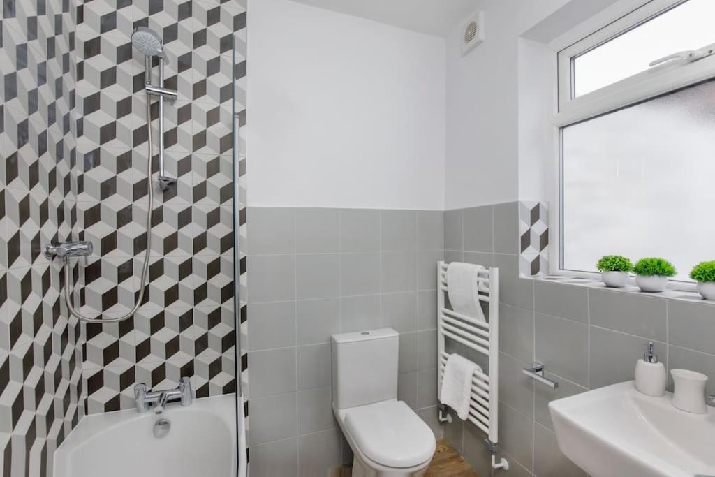 The Milton - Stylish Terraced *